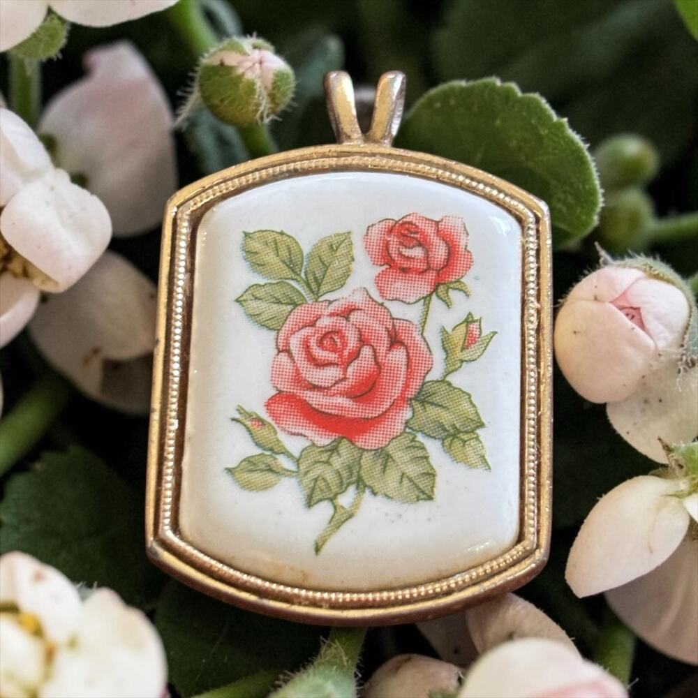 Vintage Avon Pink Rose Floral Pendant Gold Tone Romantic Cottagecore Signed